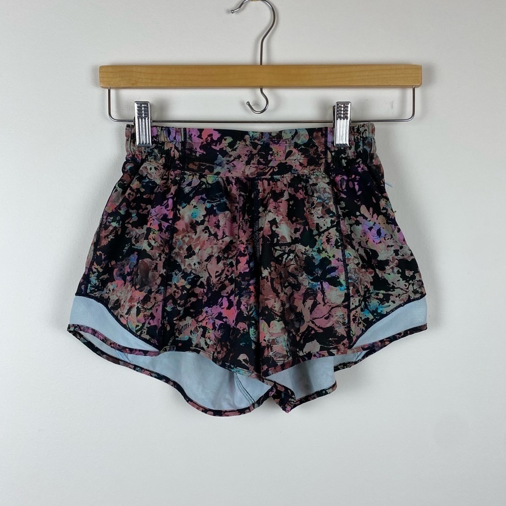 Lululemon Hotty Hot Low-Rise Short 4"